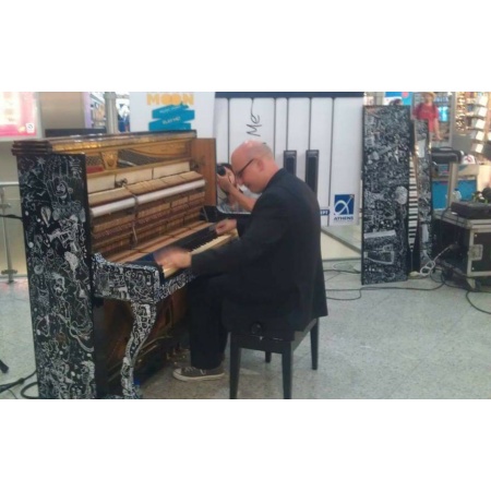 piano_athens_airport_2012_1_